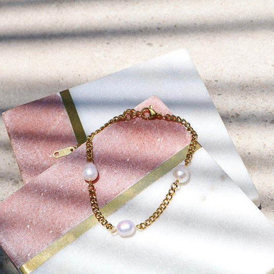 Classic Pearl Bracelet